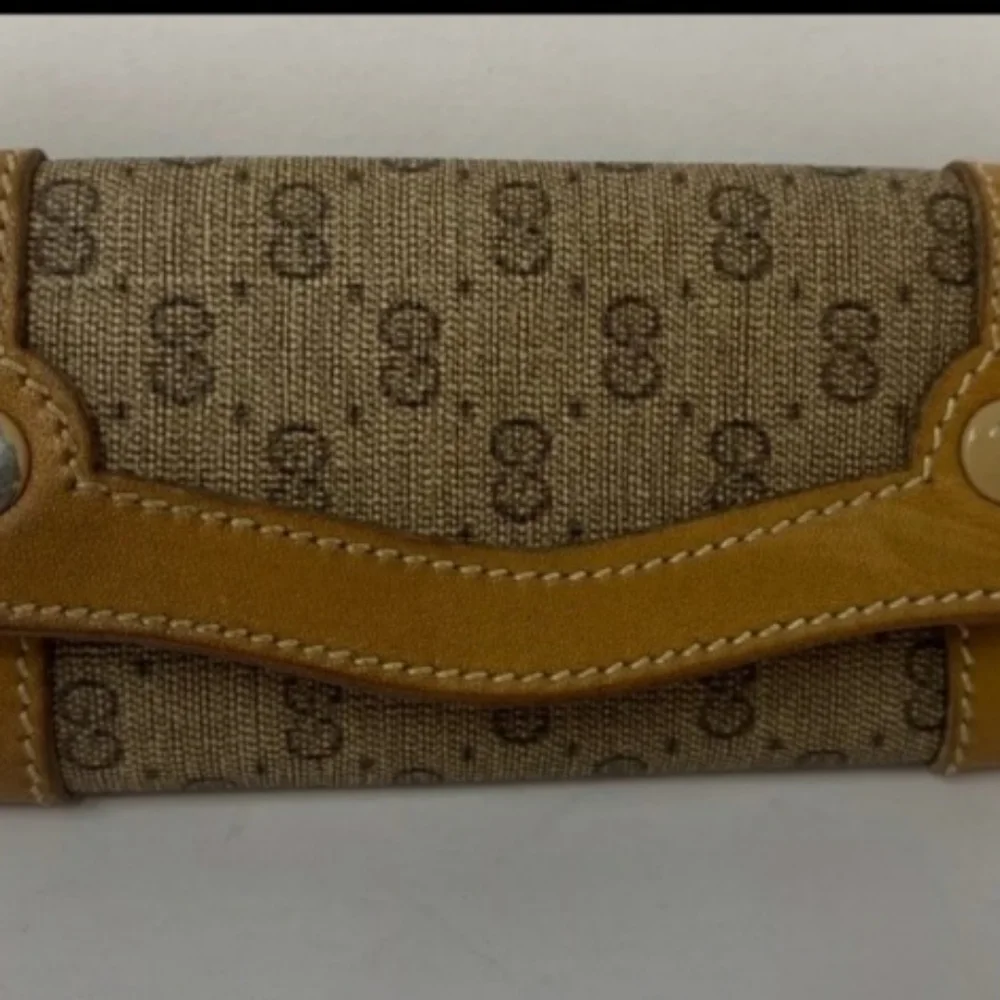 Gucci Beige Monogram Key & Card Holder with Tan Leather Trim